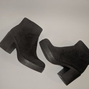 Joe Boxer Size 5 Black Heeled Ankle Boots